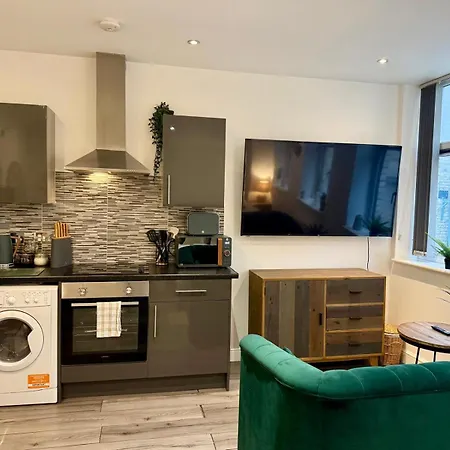 Brand New - Centre Apartment