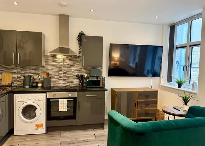 Brand New - Centre Apartment