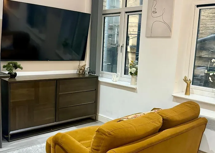 Brand New - Centre *